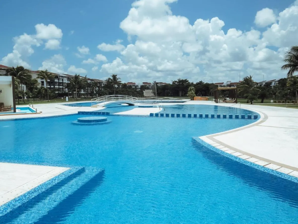 Apartment Ferienwohnung Impecable Y Lujoso Departamento Frente Al Mar En Mareazul Del Club De Golf Corasol Playa del Carmen